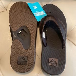 Mens reef flip flops size 10. With bottle opener